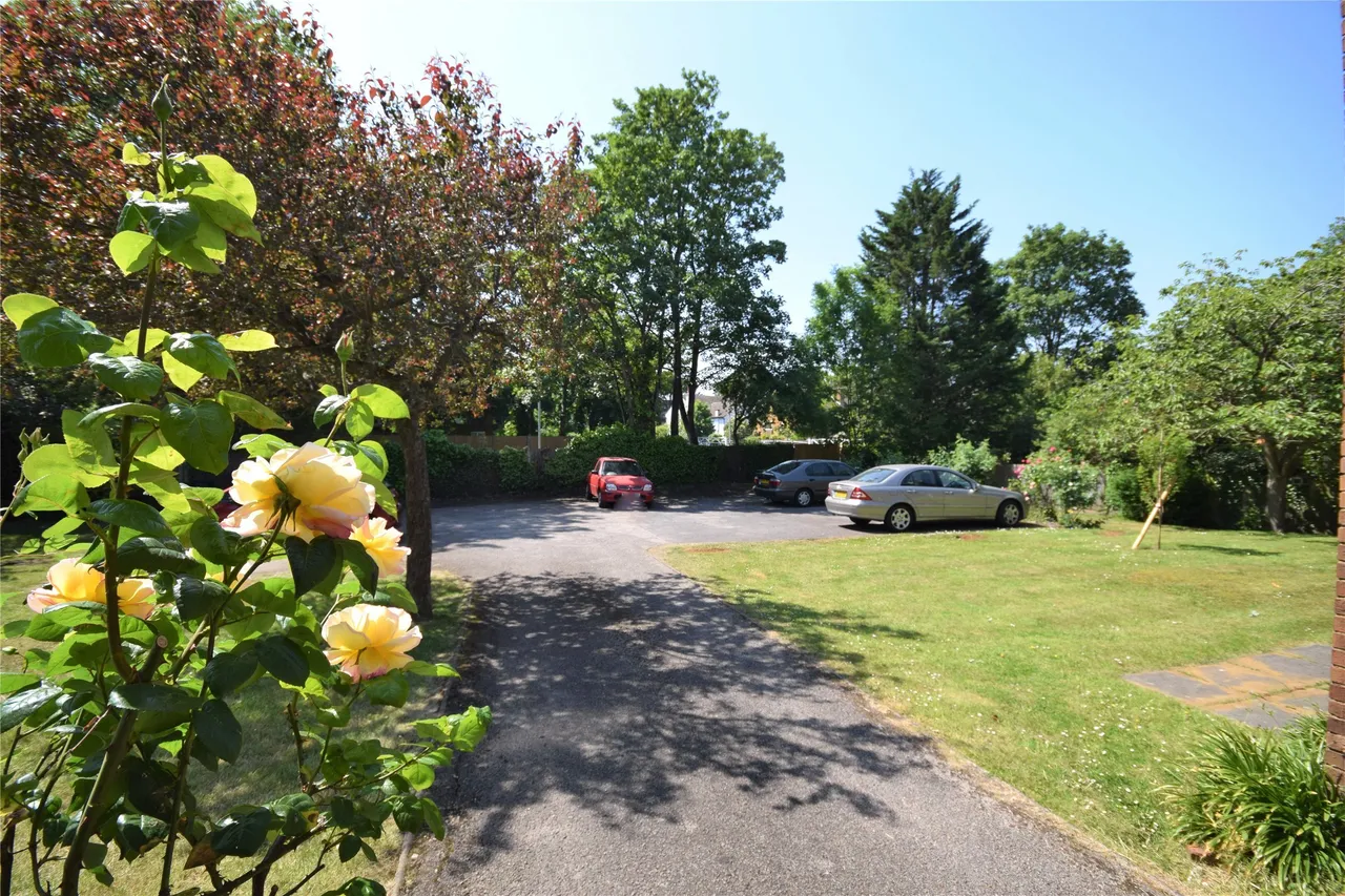 26 Onslow Gardens, Wallington, SM6 9QN, photo 2