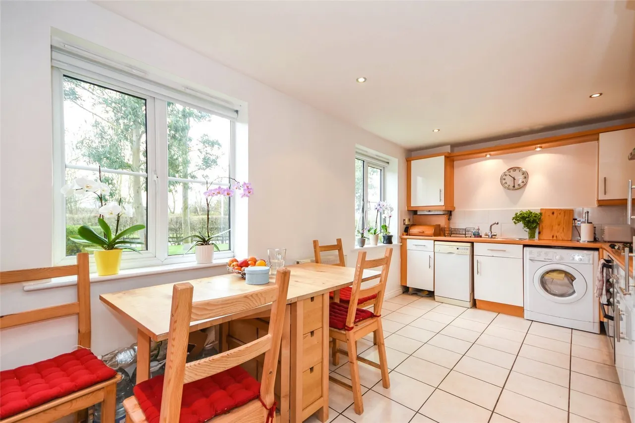 Sachfield Drive, Chafford Hundred, Grays, Essex, RM16, photo 5