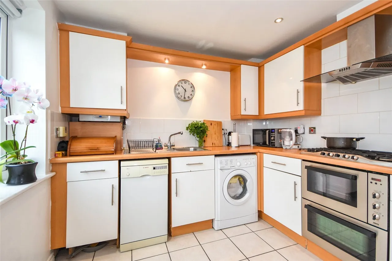 Sachfield Drive, Chafford Hundred, Grays, Essex, RM16, photo 6