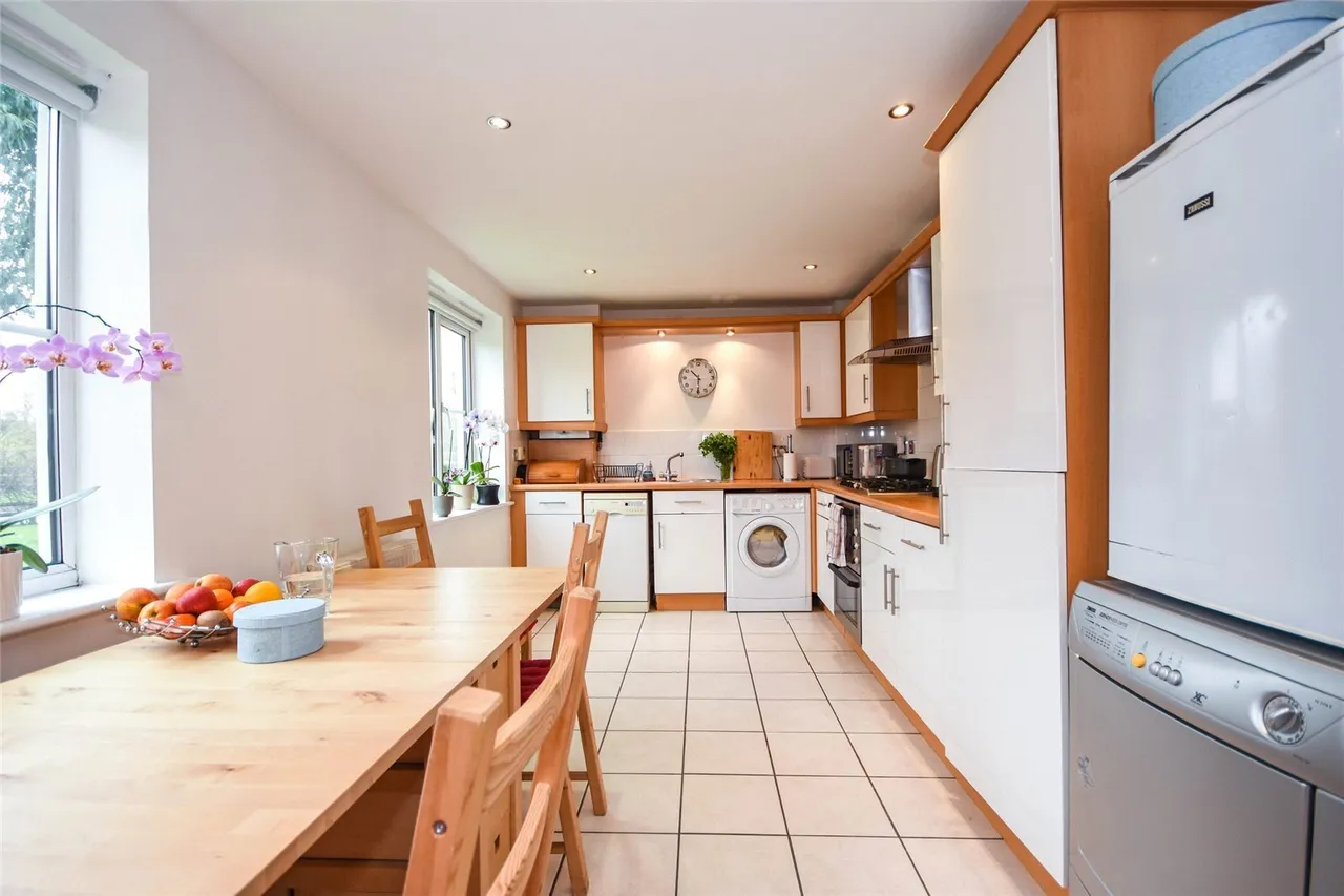 Sachfield Drive, Chafford Hundred, Grays, Essex, RM16, photo 4