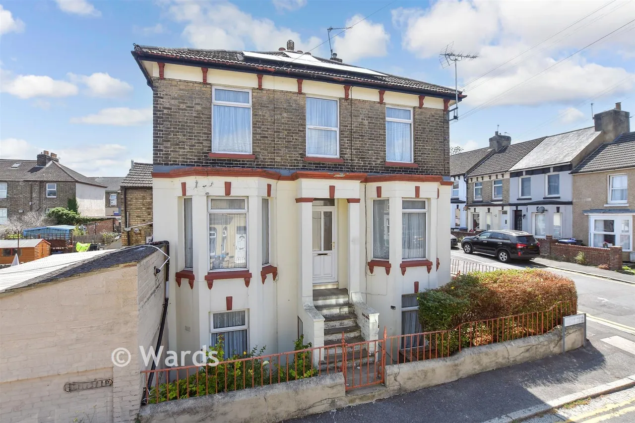 4 bed house for sale, Eric Road, Dover, CT17