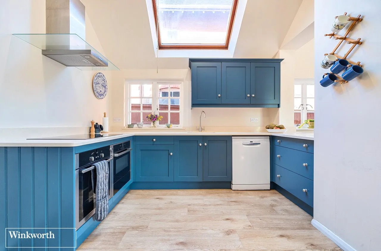 Cliddesden Road, Basingstoke, Hampshire, RG21, photo 5