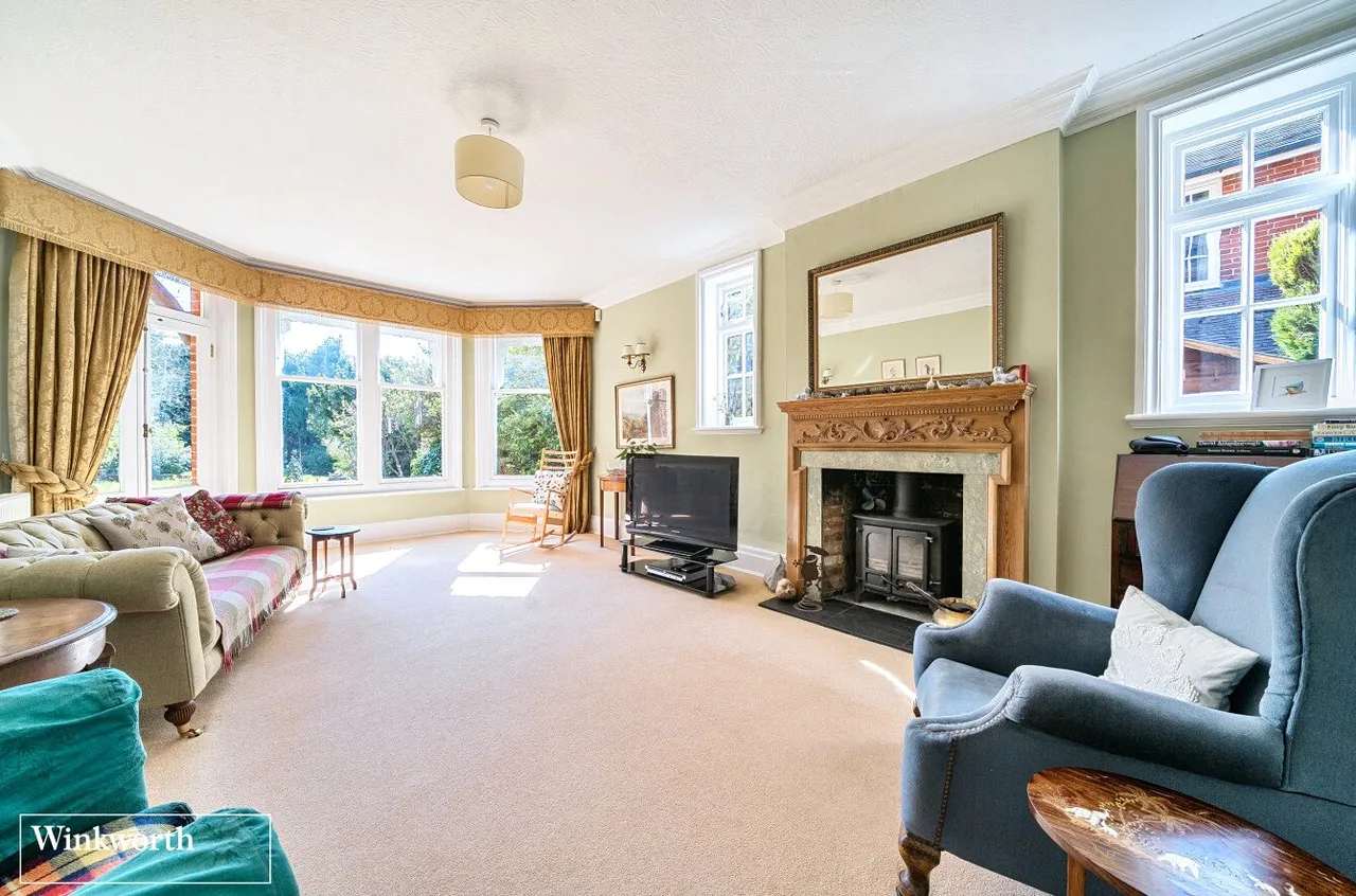 Cliddesden Road, Basingstoke, Hampshire, RG21, photo 3