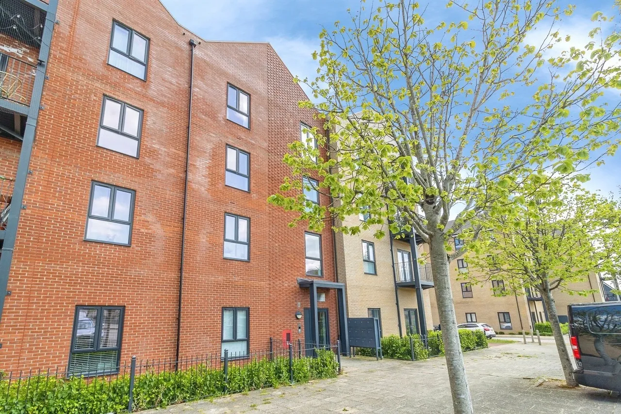 2 bed flat for sale — Bronte Avenue, Tattenhoe Park, Milton Keynes, Buckinghamshire, MK4