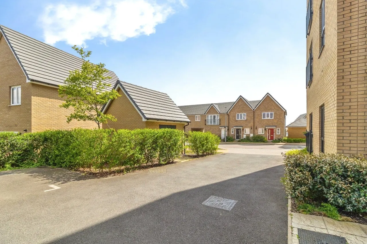 Bronte Avenue, Tattenhoe Park, Milton Keynes, Buckinghamshire, MK4, photo 16
