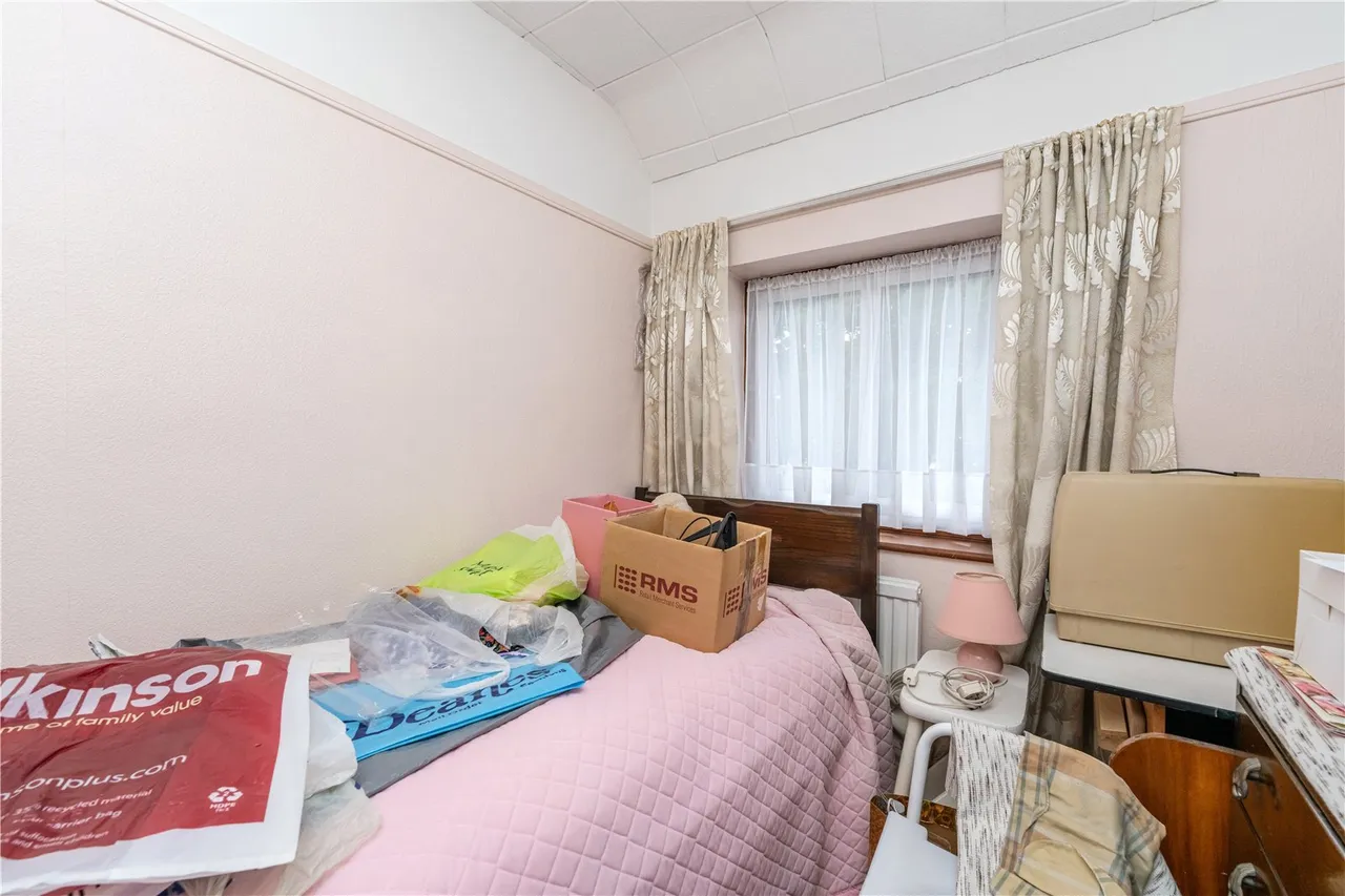 Heathcroft Avenue, Sunbury, TW16 7TN, photo 8