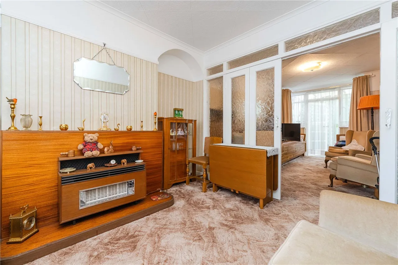 Heathcroft Avenue, Sunbury, TW16 7TN, photo 3