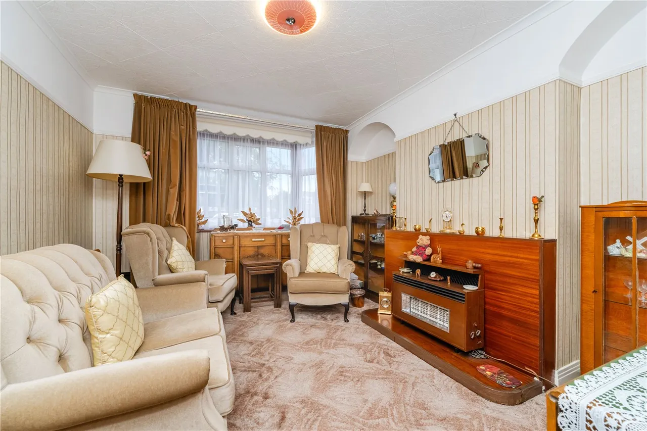 Heathcroft Avenue, Sunbury, TW16 7TN, photo 4