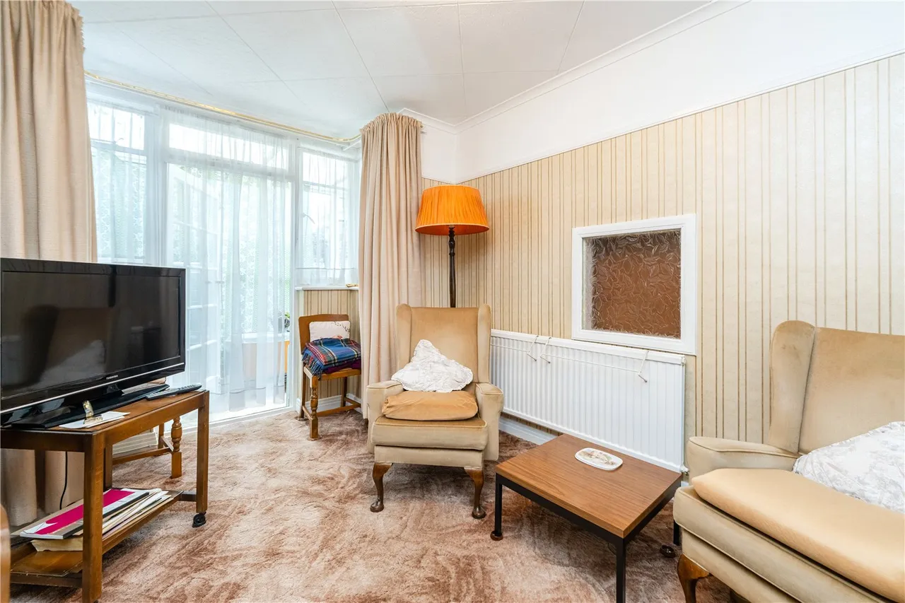 Heathcroft Avenue, Sunbury, TW16 7TN, photo 5