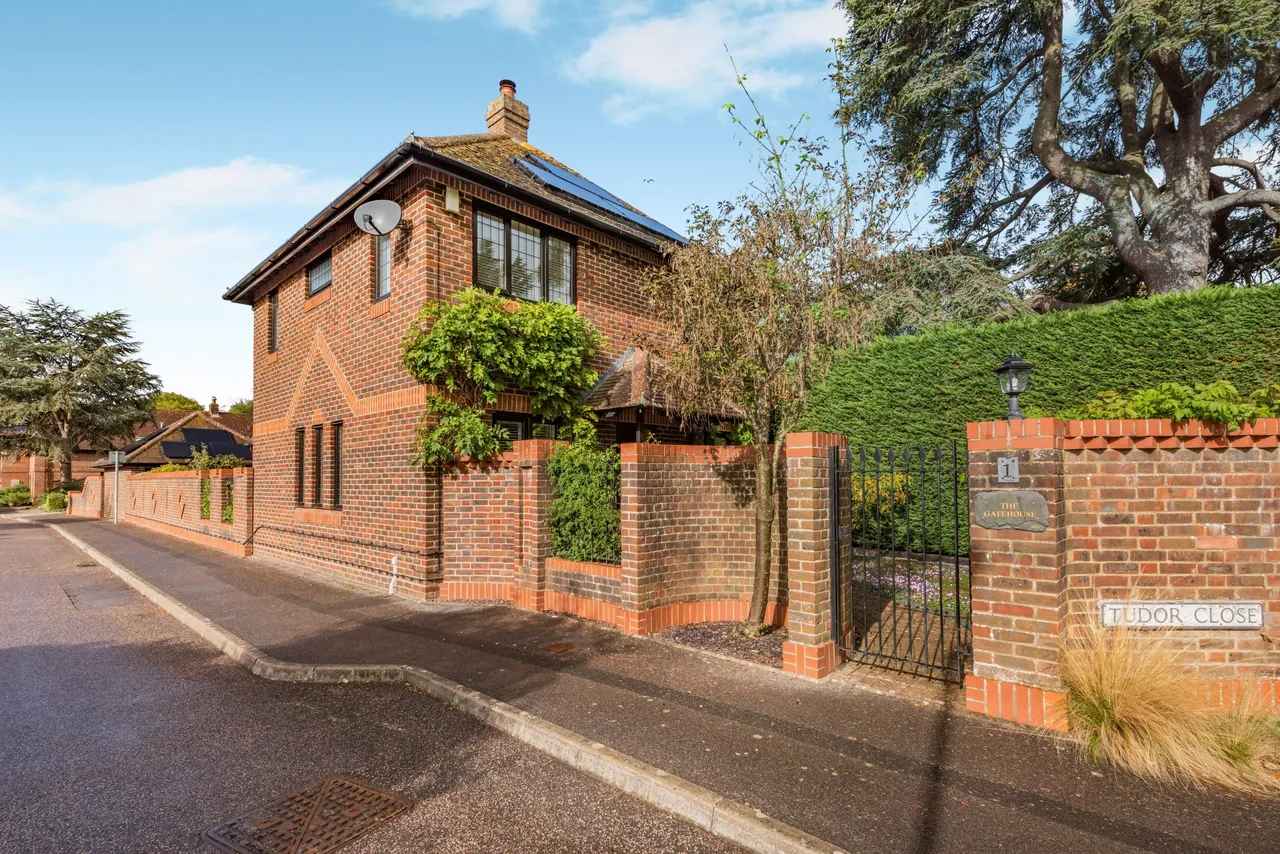 Tudor Close, Chichester, PO19, photo 14
