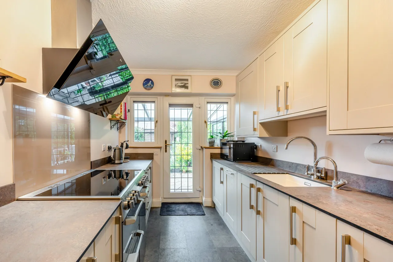 Tudor Close, Chichester, PO19, photo 7