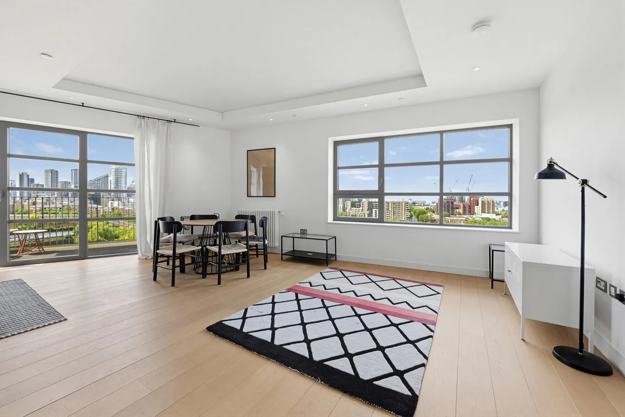 2 bed flat for sale, Hope Street, E14
