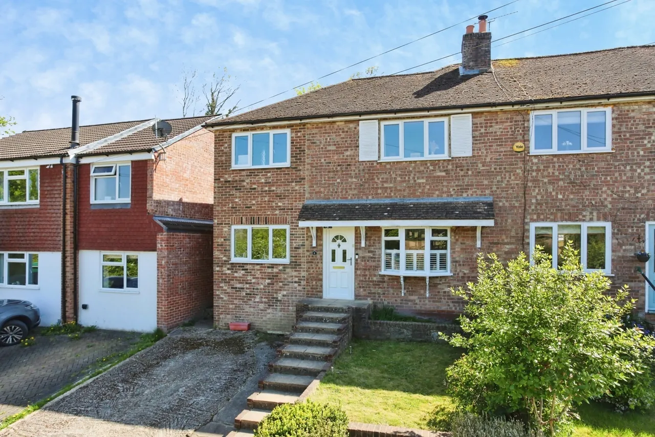 3 bed house for sale, Talbot Road, Hawkhurst, TN18
