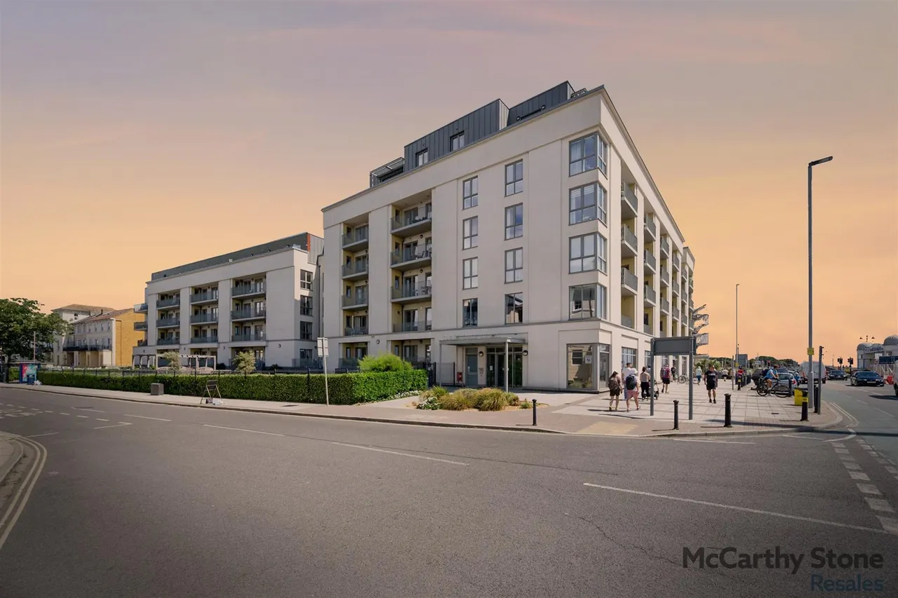 2 bed flat for sale, South Parade, Southsea, PO4