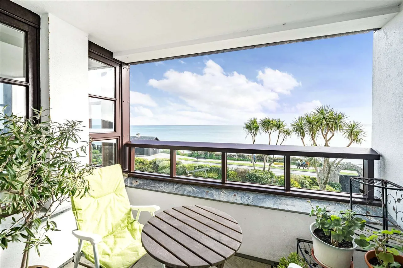 Cliff Road, Falmouth, Cornwall, TR11 4PD, photo 2