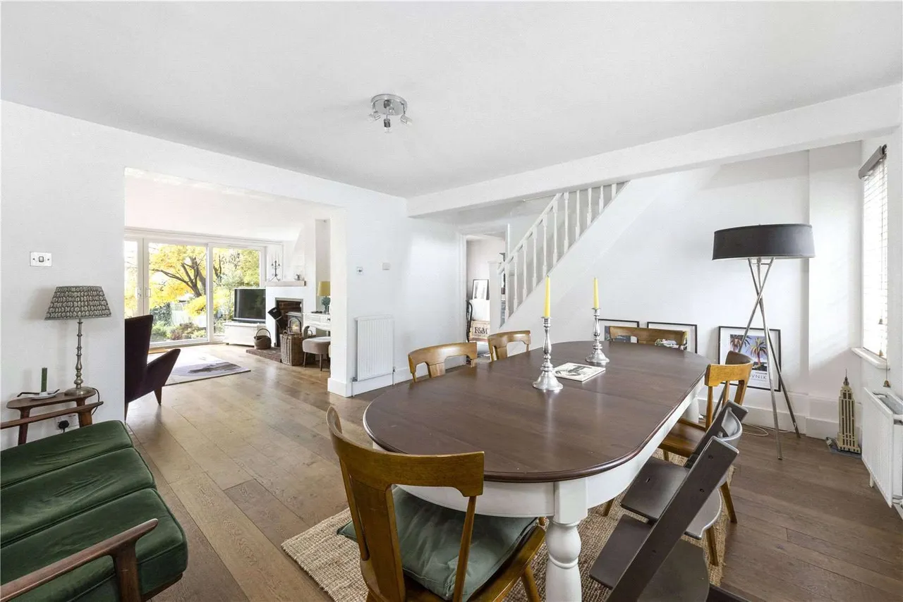 Stovolds Hill, Cranleigh, Surrey, GU6 8LE, photo 7