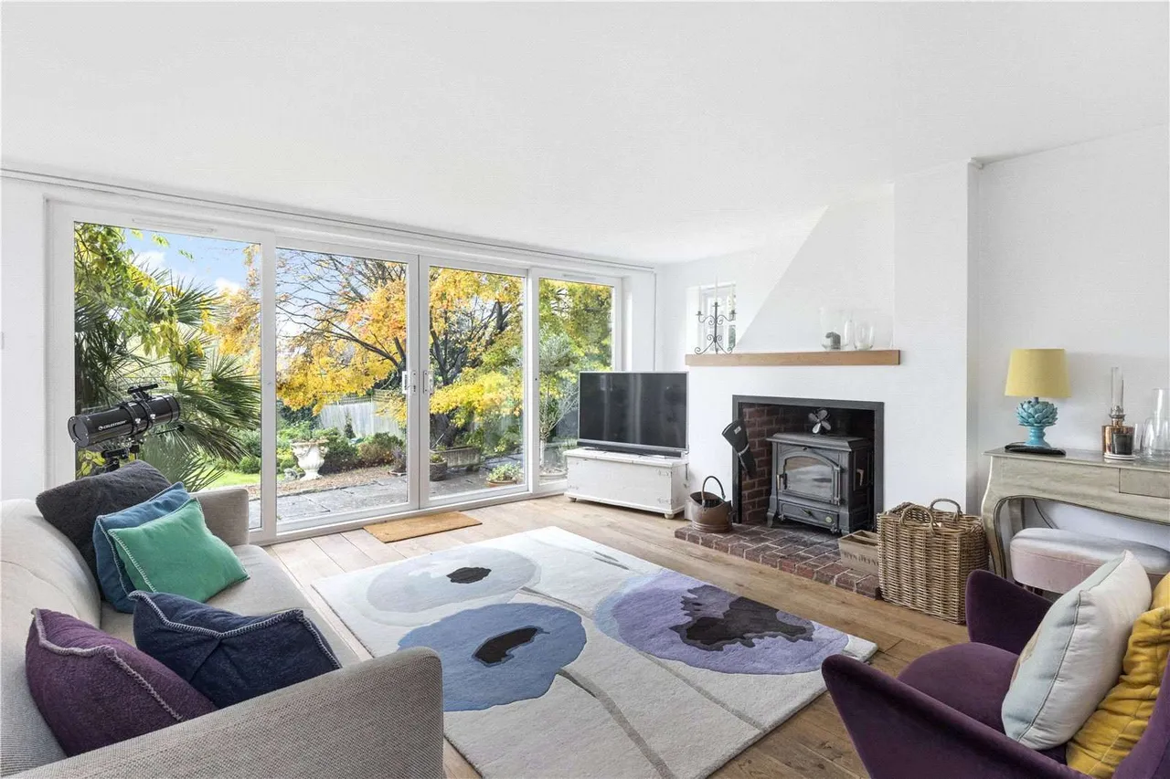 Stovolds Hill, Cranleigh, Surrey, GU6 8LE, photo 3