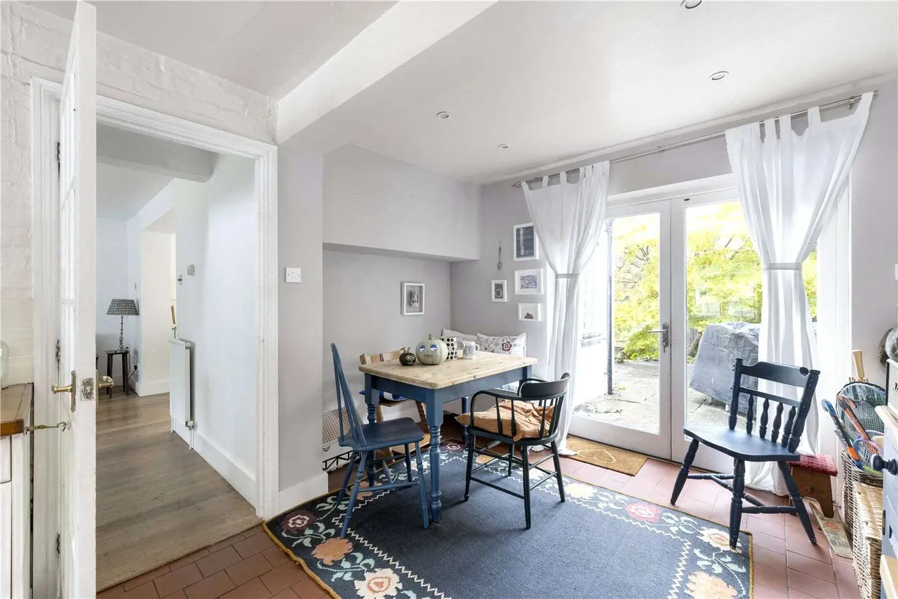 Stovolds Hill, Cranleigh, Surrey, GU6 8LE, photo 8