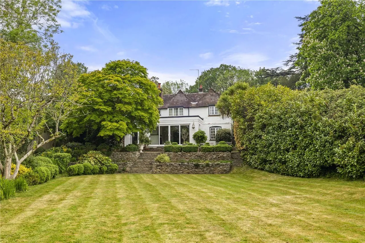 4 bed house for sale — Stovolds Hill, Cranleigh, Surrey, GU6 8LE