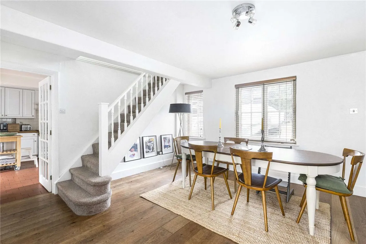 Stovolds Hill, Cranleigh, Surrey, GU6 8LE, photo 5