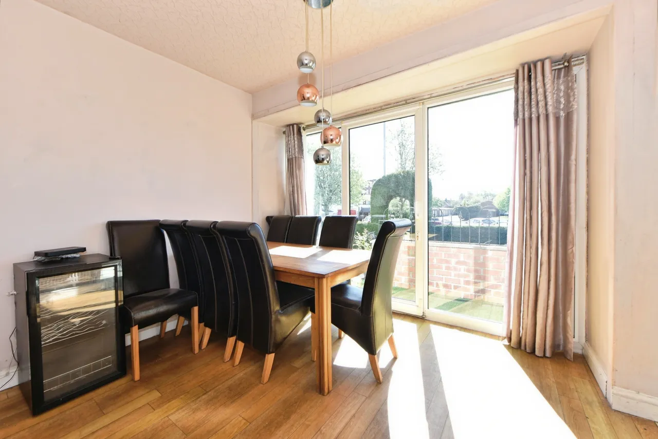 Queensgate Drive, Oldham, OL2, photo 2