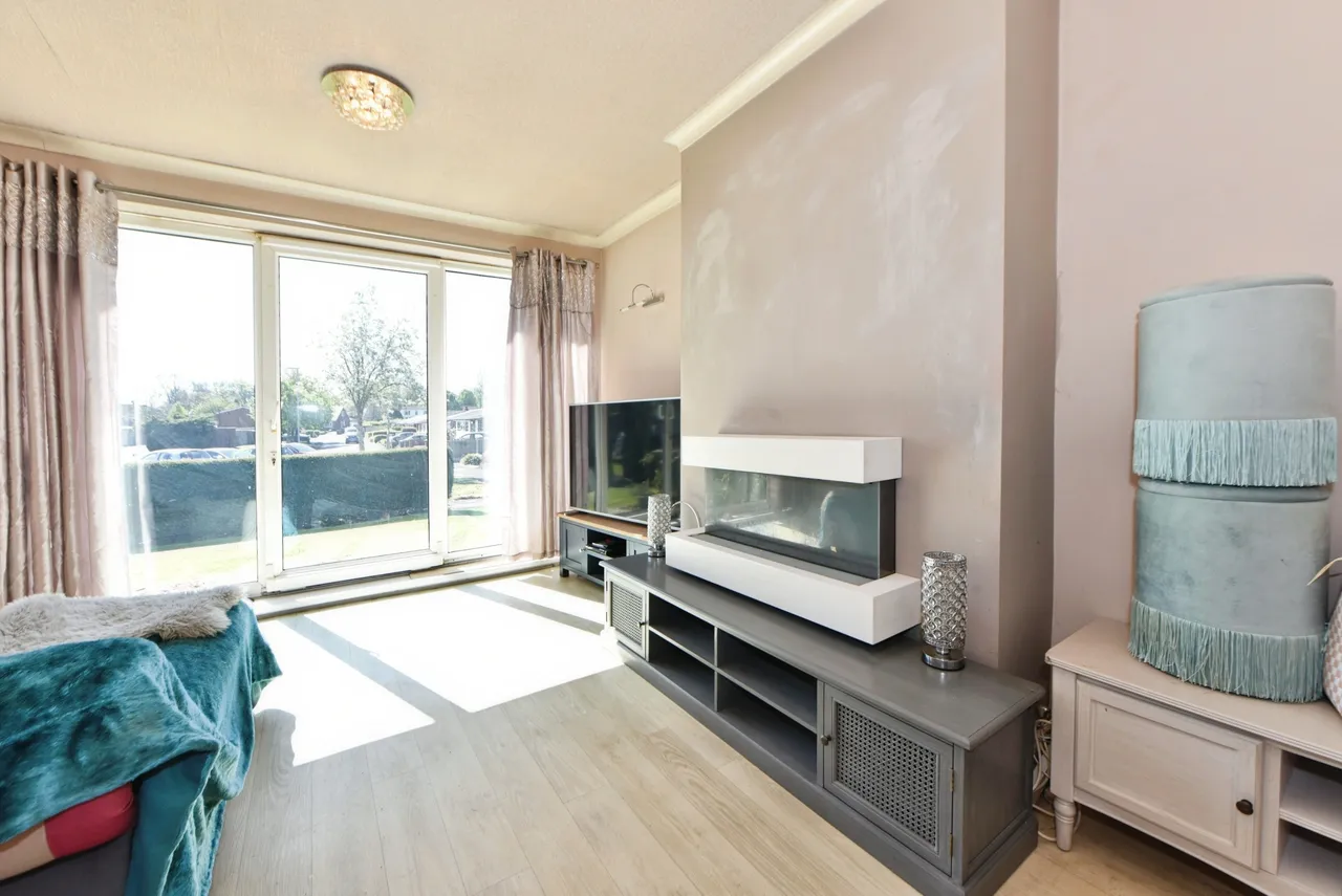 Queensgate Drive, Oldham, OL2, photo 9
