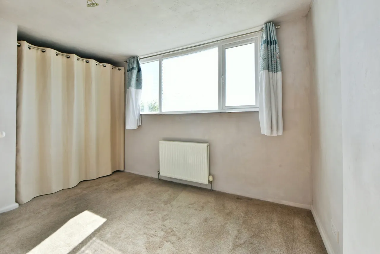 Queensgate Drive, Oldham, OL2, photo 13