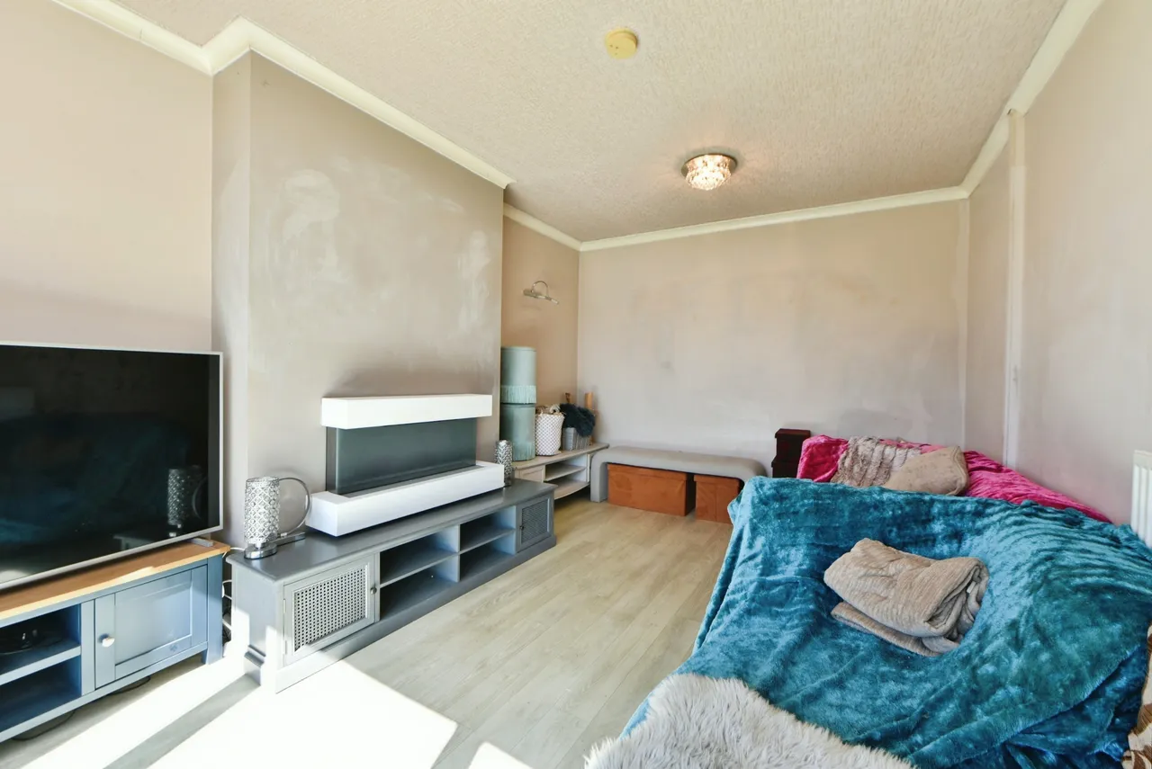 Queensgate Drive, Oldham, OL2, photo 11