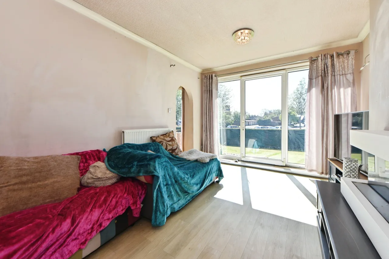 Queensgate Drive, Oldham, OL2, photo 3
