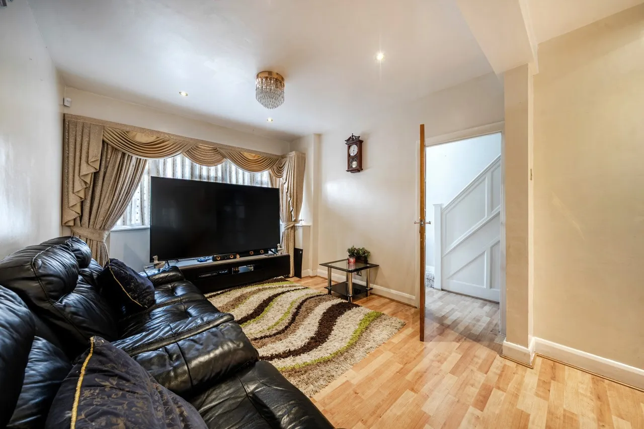 Longhill Road, SE6, photo 13