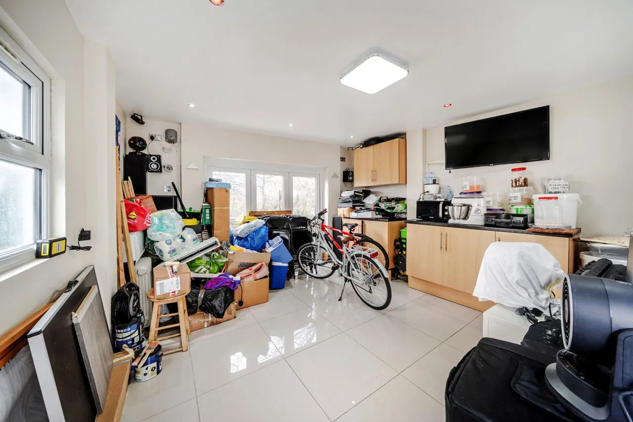 Longhill Road, SE6, photo 17