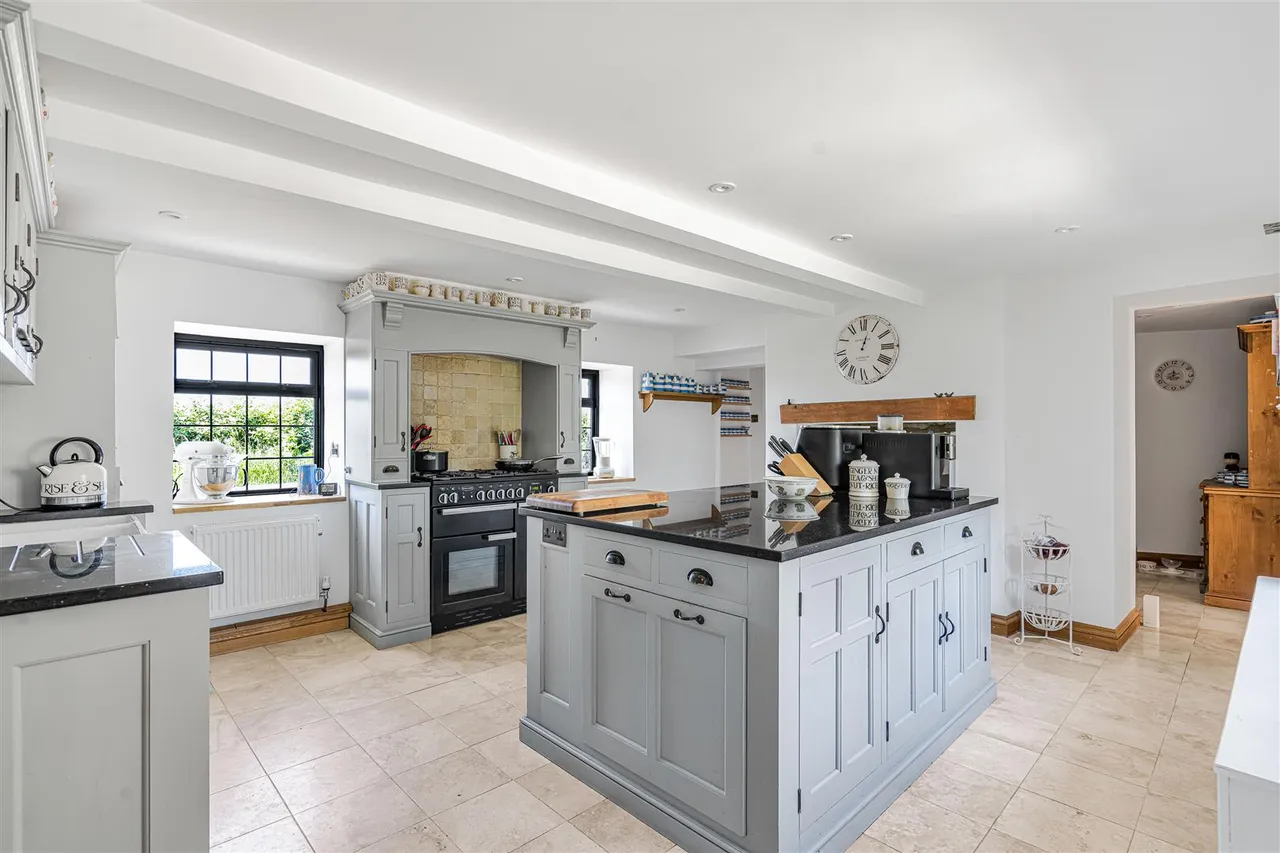Kirtlington Road, Upper Heyford, photo 3