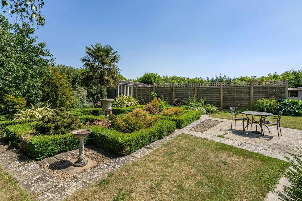 Kirtlington Road, Upper Heyford, photo 31