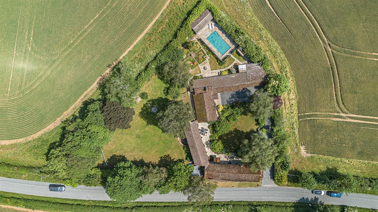 Kirtlington Road, Upper Heyford, photo 2