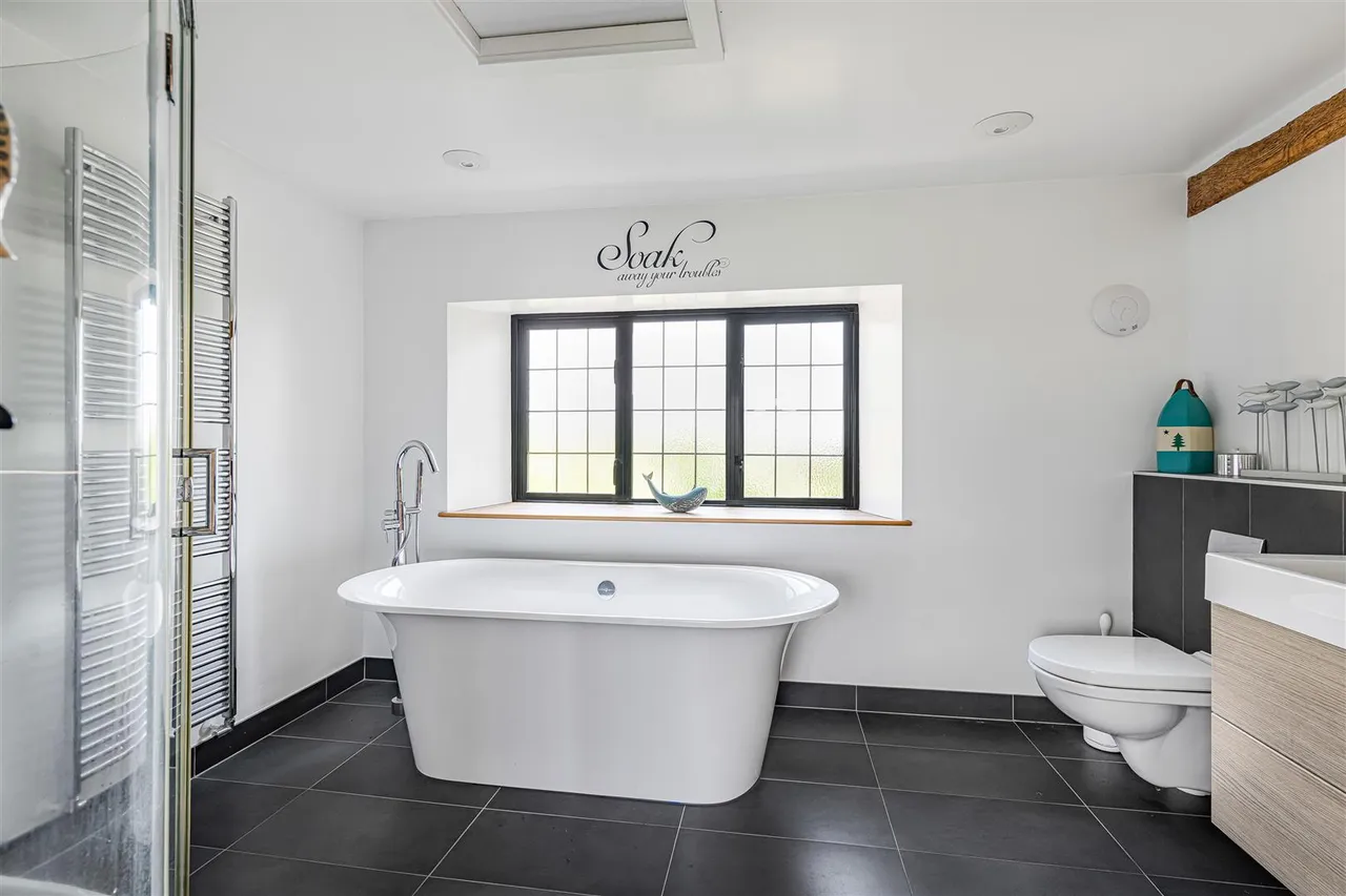 Kirtlington Road, Upper Heyford, photo 5