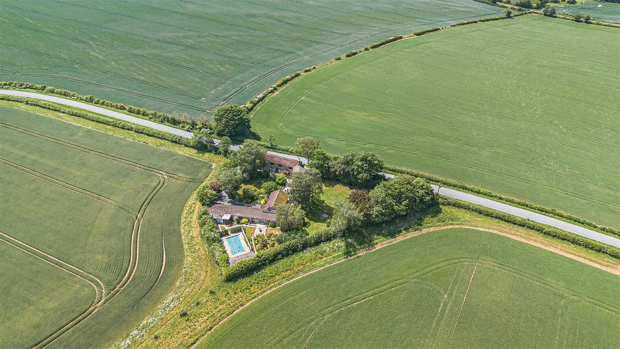 Kirtlington Road, Upper Heyford, photo 13
