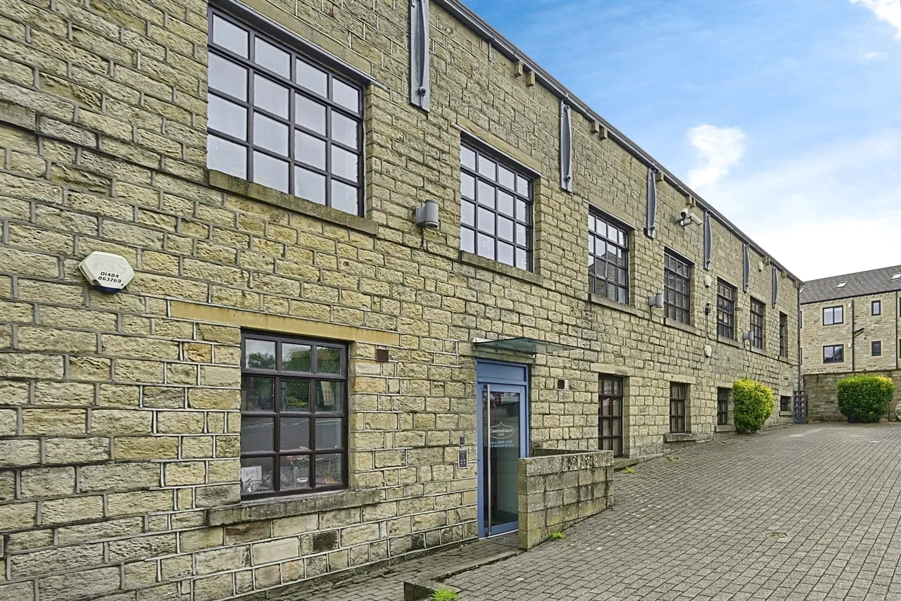 2 bed flat for sale — Meltham Road, Honley, Holmfirth