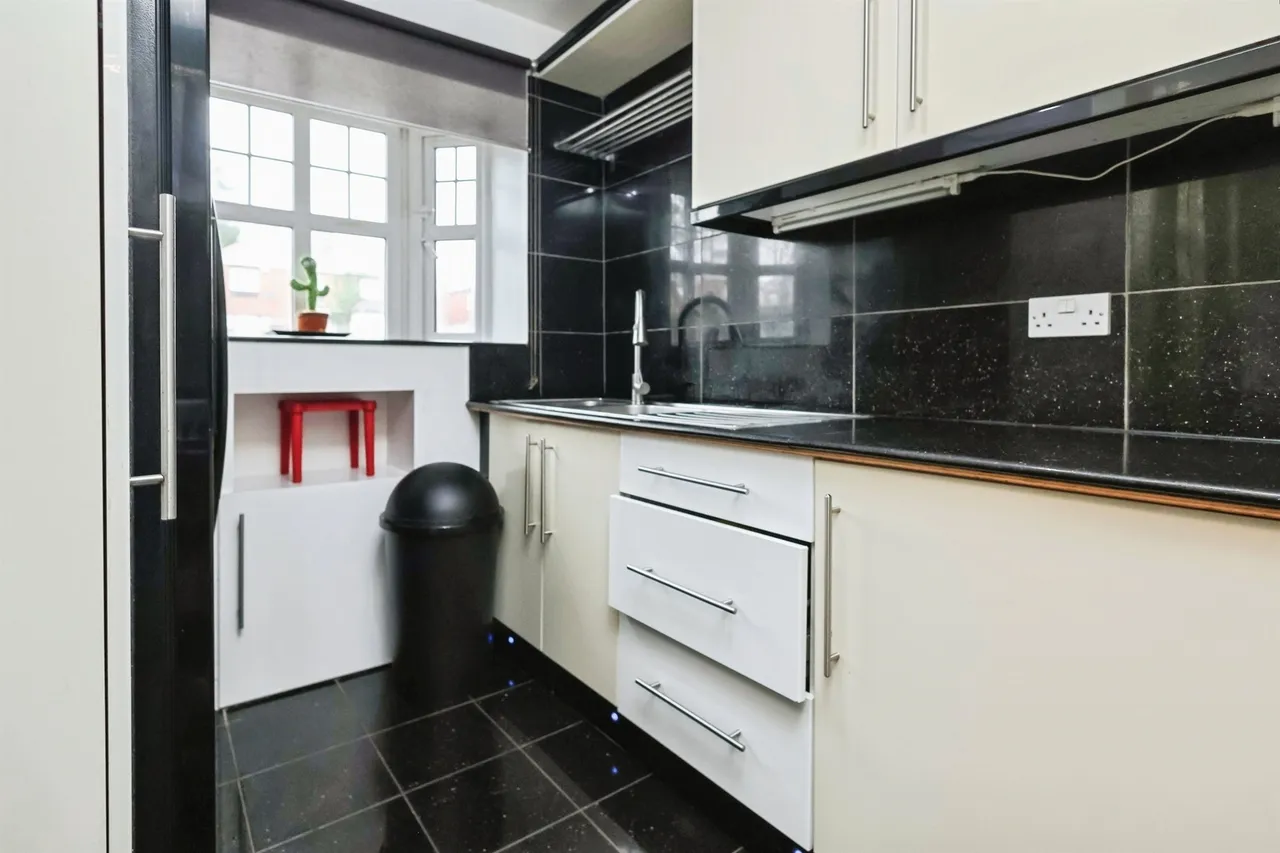 Oldbury Road, Rowley Regis, B65, photo 11