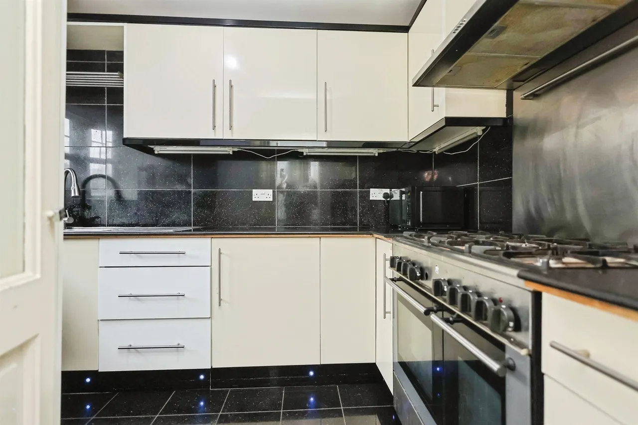 Oldbury Road, Rowley Regis, B65, photo 4