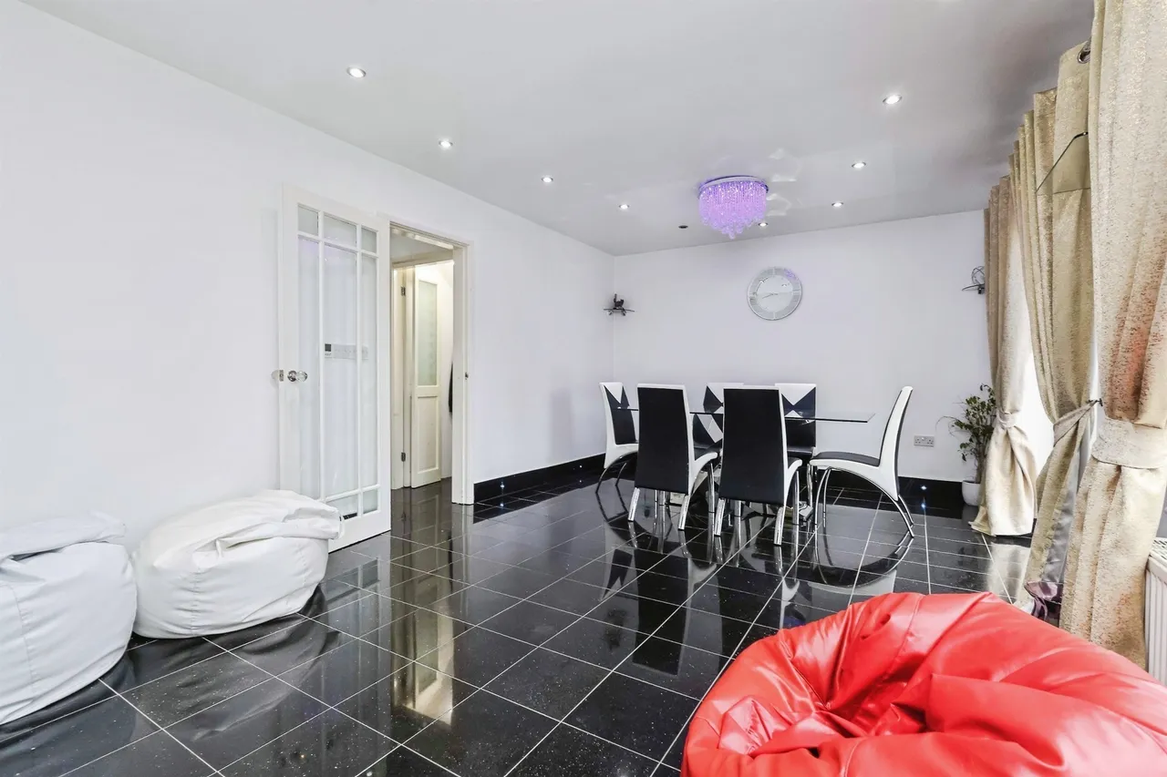 Oldbury Road, Rowley Regis, B65, photo 9
