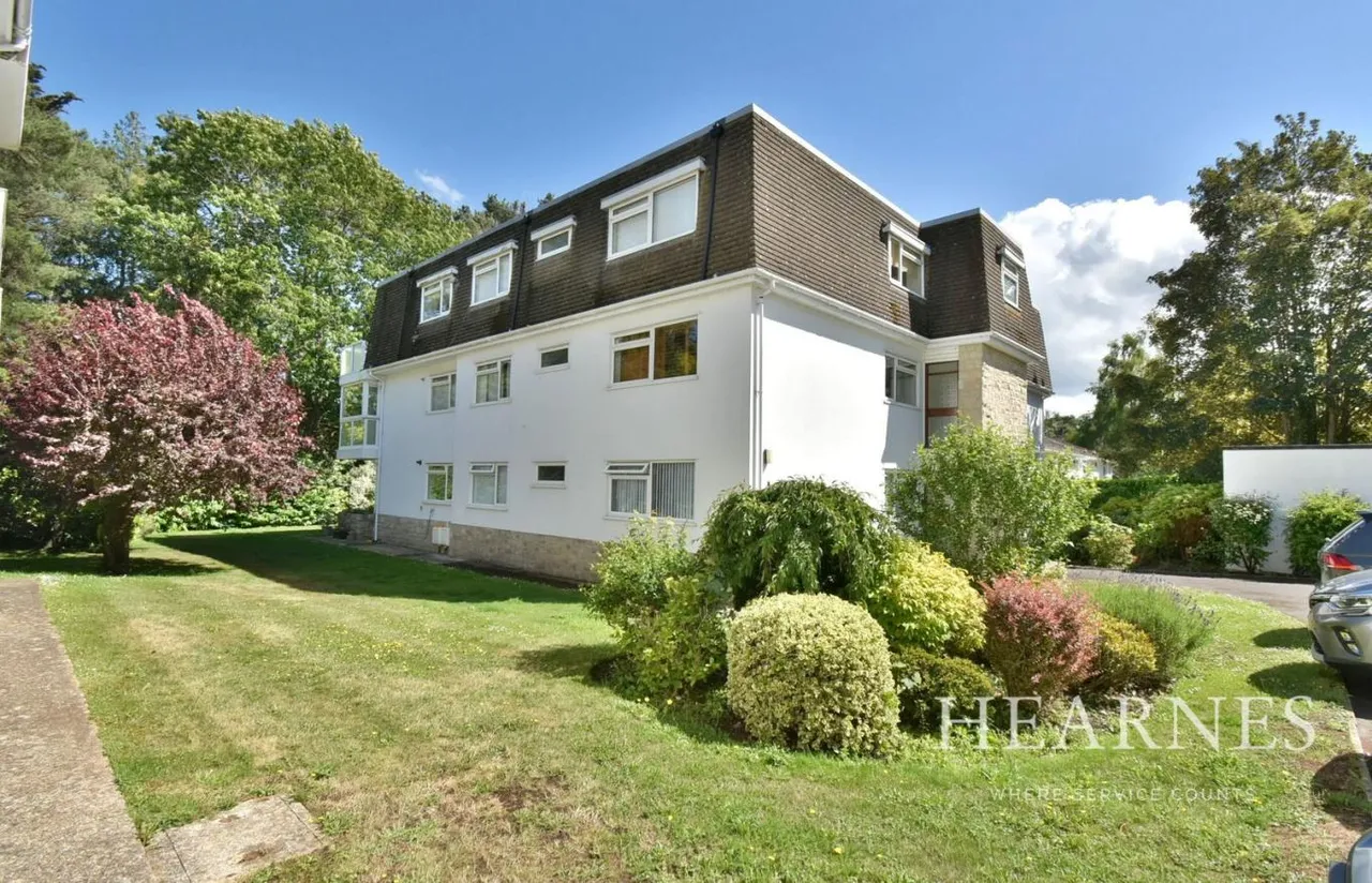 3 bed flat for sale, Red Roofs, BH22