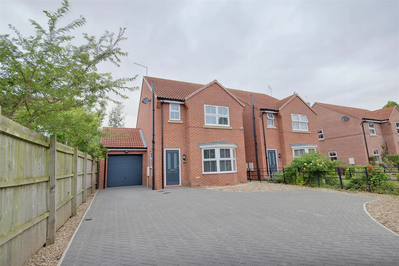 3 bed house for sale — Bishop Burton Road, Cherry Burton, Beverley