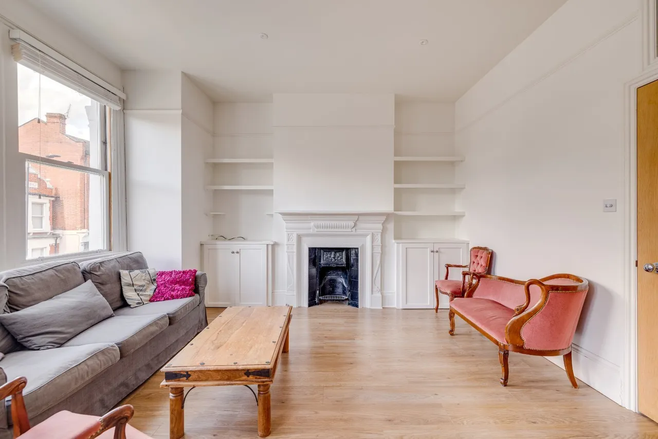 2 bed flat for sale, Munster Road, Fulham, SW6