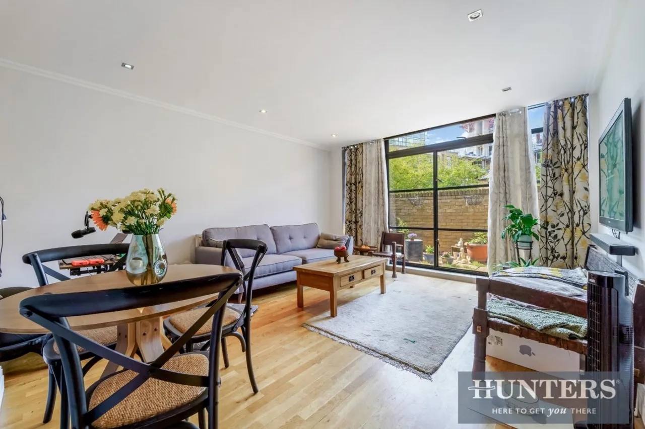 2 bed flat for sale — Town Meadow, Brentford