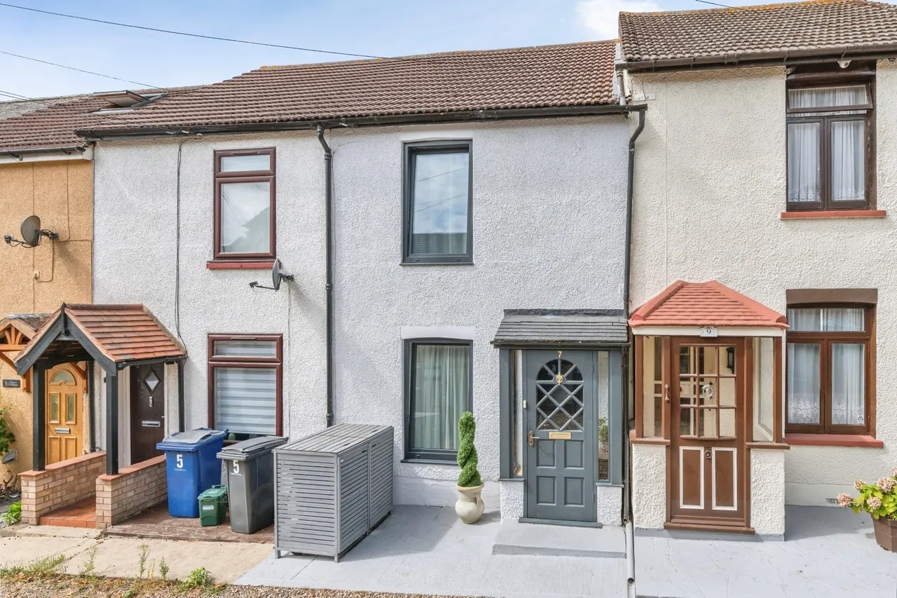 2 bed house for sale — The Rookery, Grays, Essex, RM20
