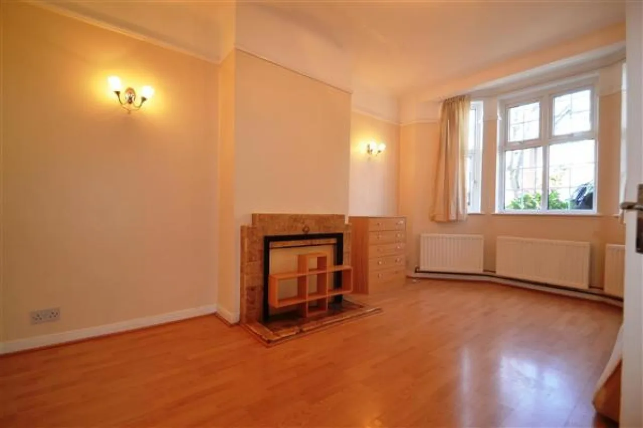 Stuart Road, Wimbledon Park, photo 2