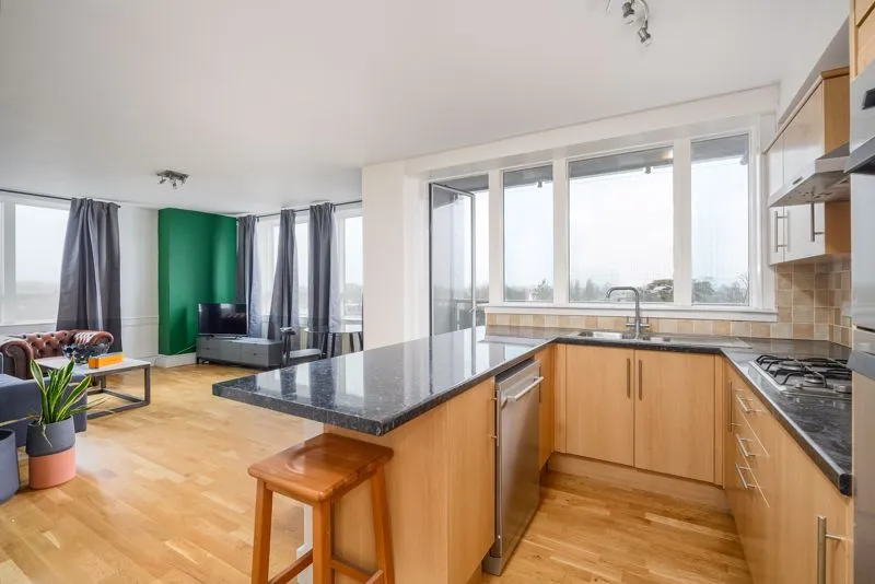 Wellington Close, Walton-On-Thames KT12 1AZ, photo 5