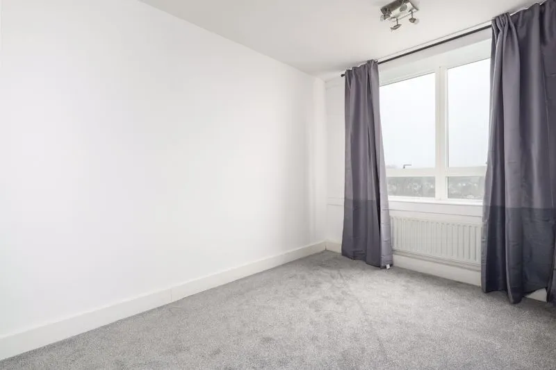 Wellington Close, Walton-On-Thames KT12 1AZ, photo 7