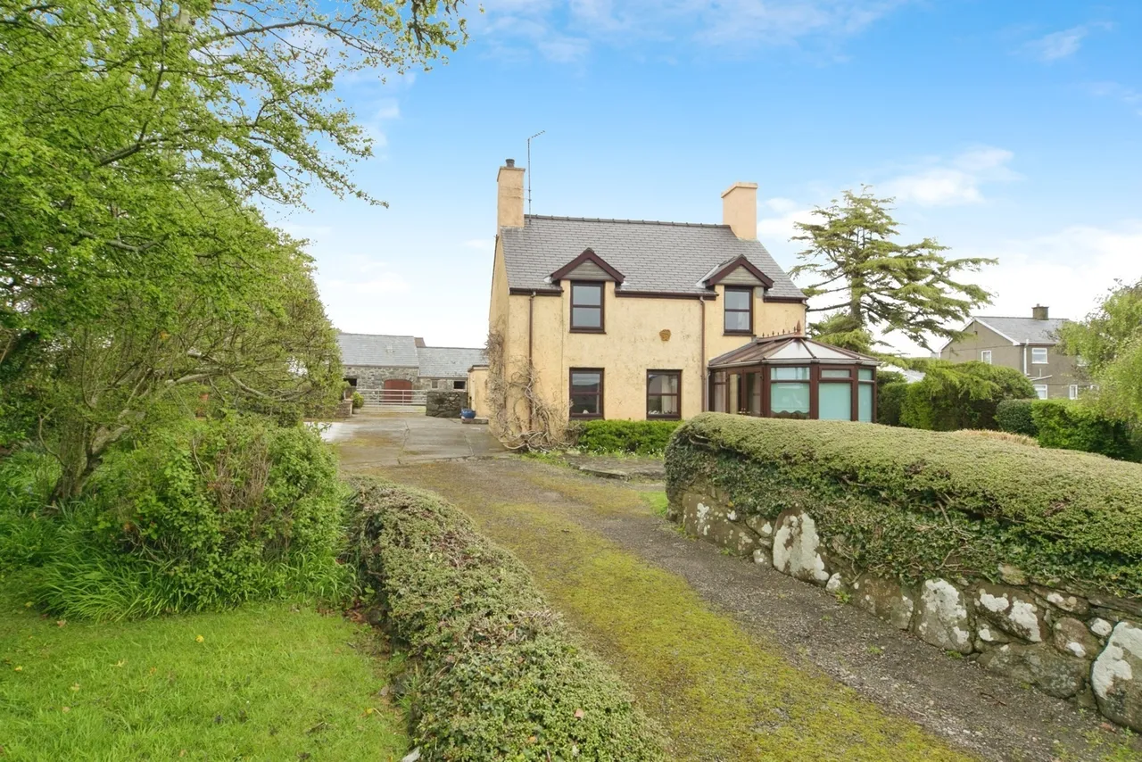 3 bed house for sale, Chwilog, Pwllheli, LL53