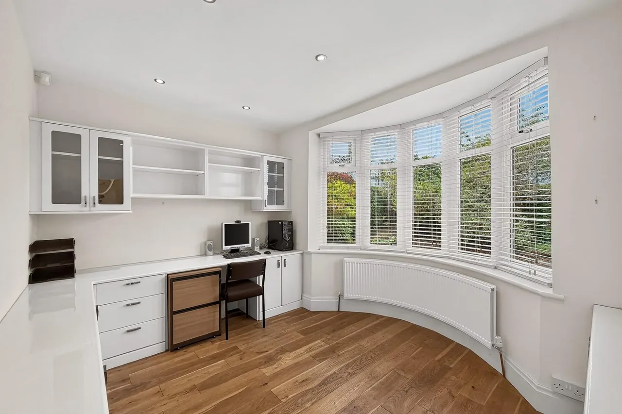 Priory Road, Bowdon, Cheshire WA14 3BS, photo 9